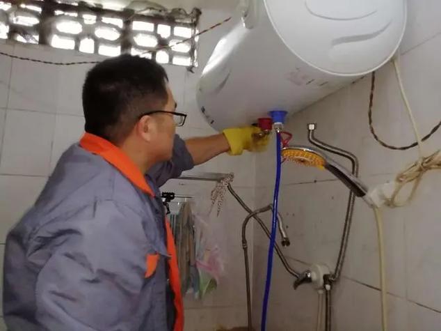 维修热水器