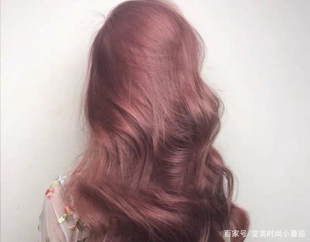 发色偏红