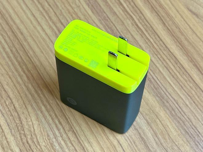 充电器绿色东西漏出来还能用吗