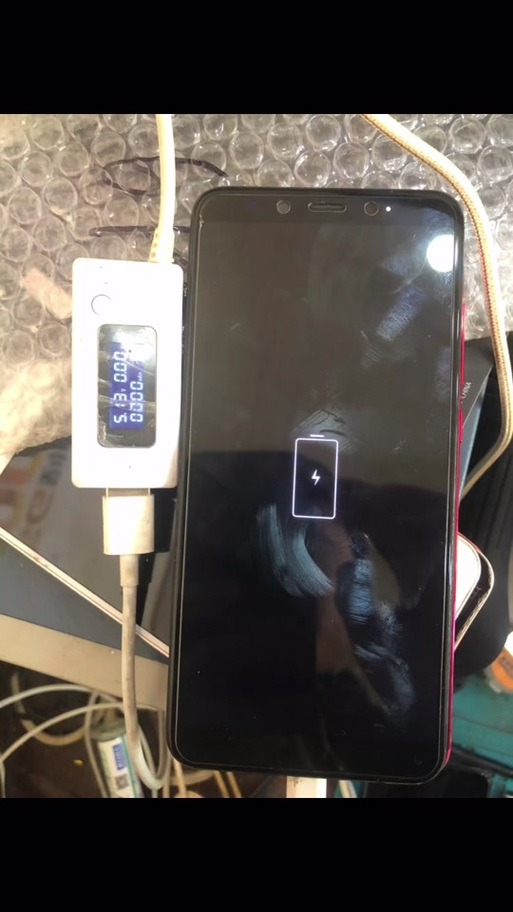 小米手机充电右上角有闪烁的点