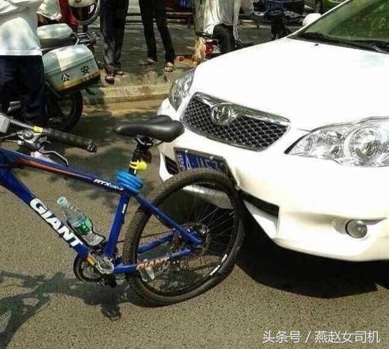 自行车撞烂日本车