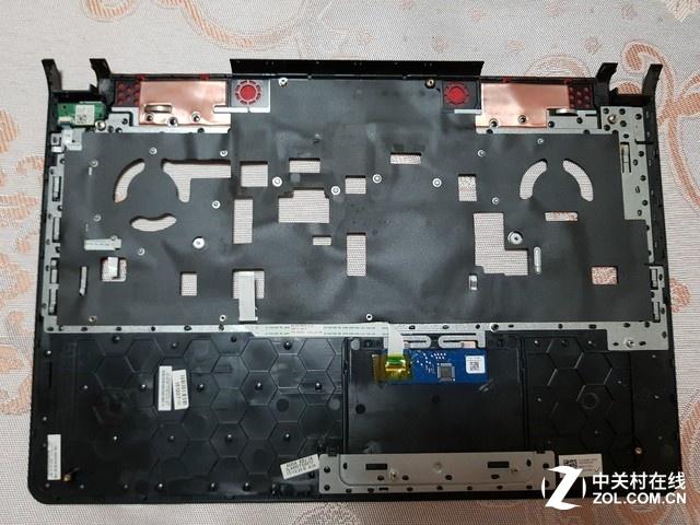 笔记本后盖卡扣怎么撬