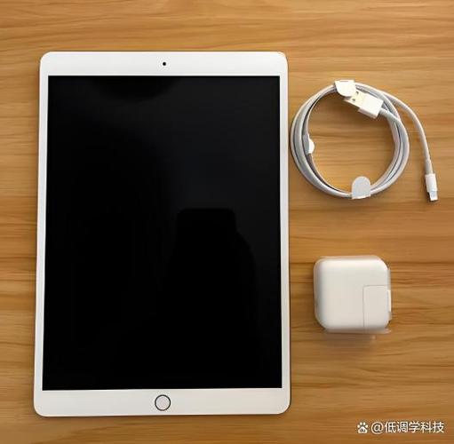 ipad第一次使用怎么充电