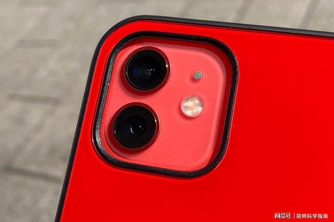 iphone11前置摄像头红色