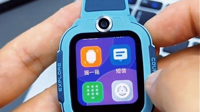 小天才电话手表可以定位家长的手机