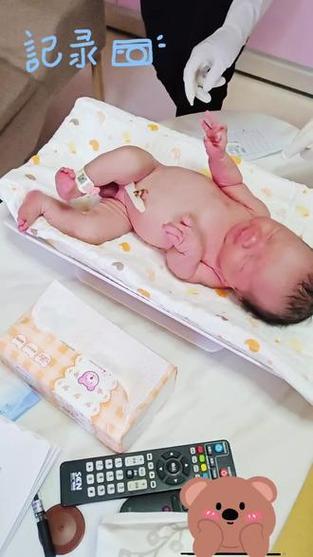 人类幼崽照片