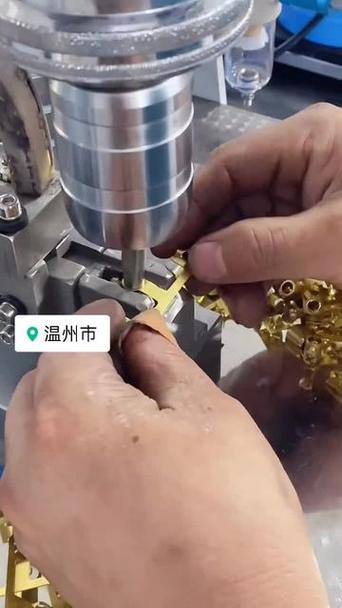 铆接机工作视频