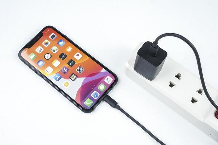 iphone充电槽插不进