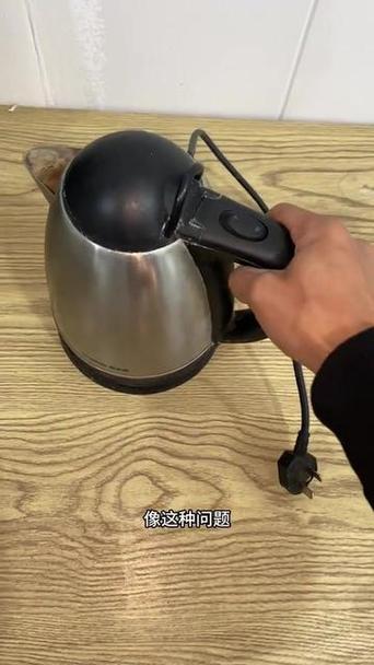 电热水瓶一插电就跳闸