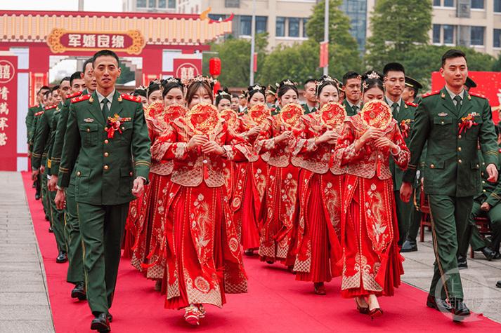 穿成军婚女配(穿书) 穿成军婚女配(穿书)