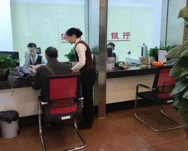 银行工作可以带手机吗