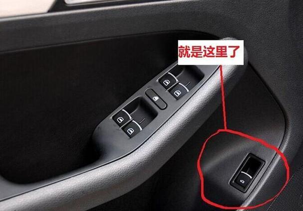 钥匙车后备箱按钮在哪个位置