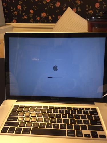 macbookpro一开机就黑屏