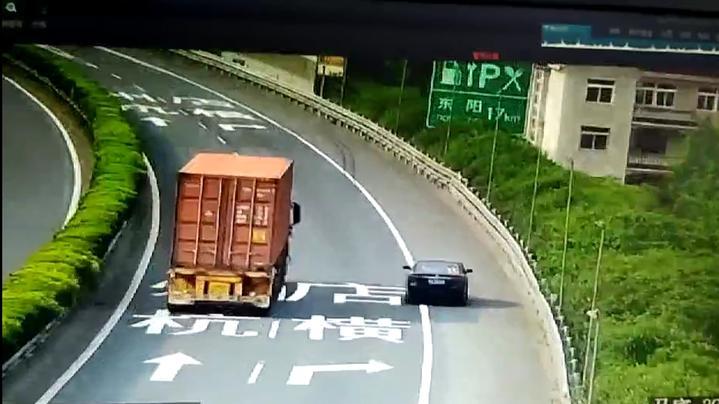 开车蛇形走位什么意思