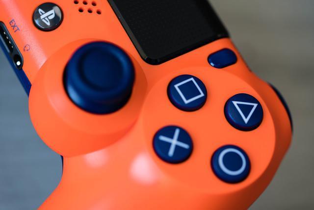 ps4手柄显示橙色