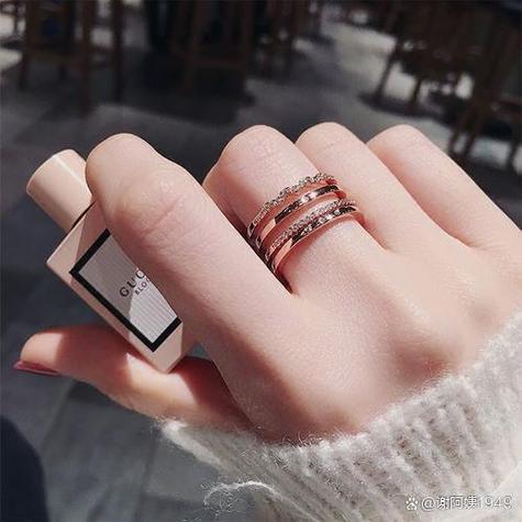 女生谈恋爱带戒指戴哪一个手的手指截图3