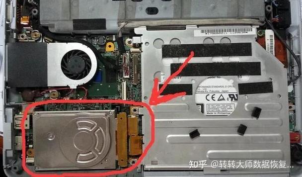 电脑主机硬盘怎么取下来
