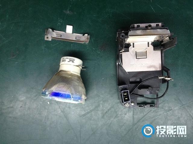 三洋投影机灯泡更换
