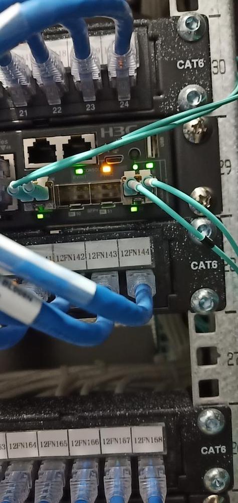 交换机灯一闪一闪的是什么原因
