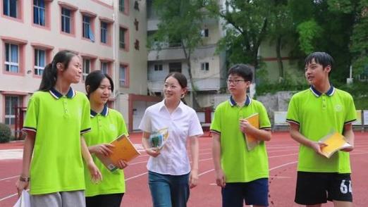 高中学生和老师谈恋爱