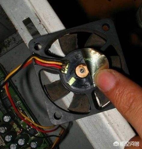 电脑主机箱风扇声音大怎么回事