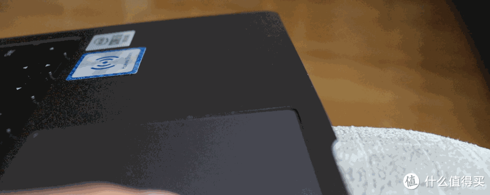 matebook14触控板缝隙