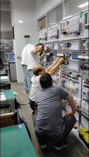 装配电工学徒