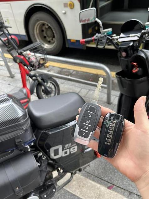 电动车钥匙转一下和两下的区别