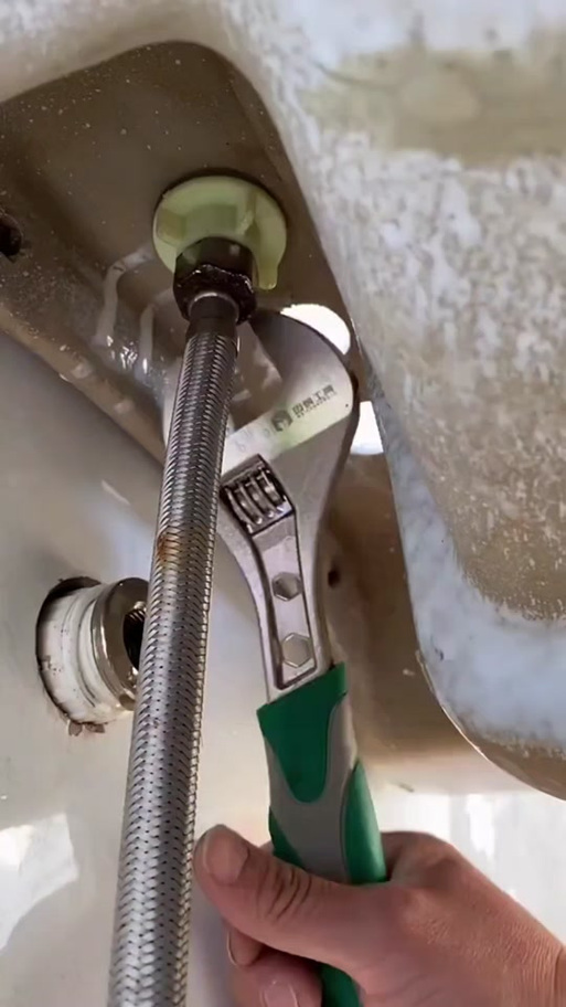 洗手盆水龙头拆卸视频