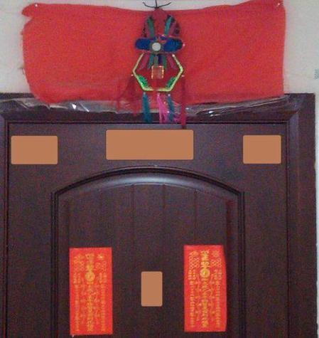 房子门上为什么贴红纸