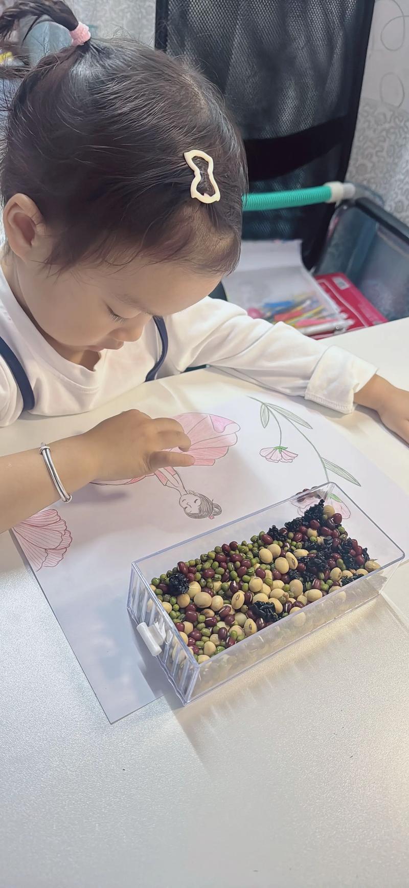 幼儿园手工粘豆豆图片