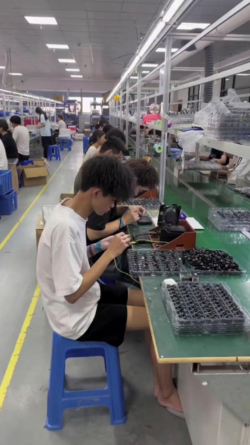 我在一个手机屏幕厂上班
