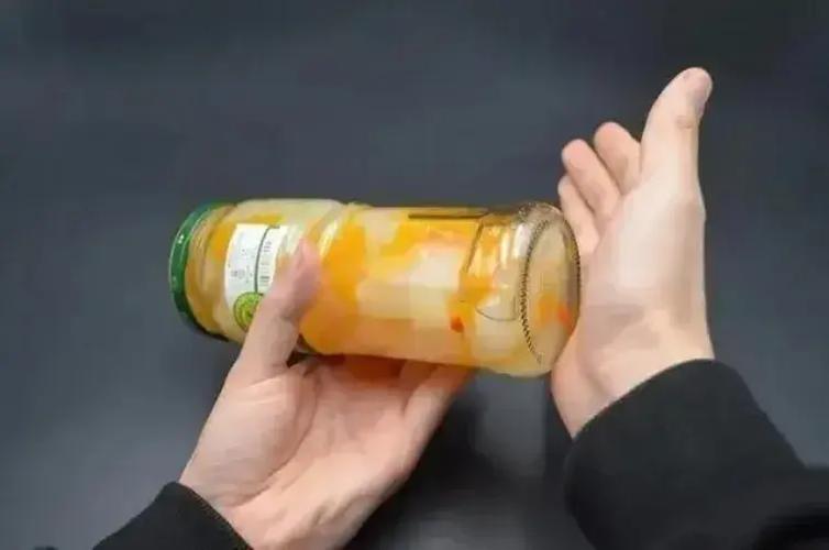 玻璃瓶盖子太紧了用什么方法打开