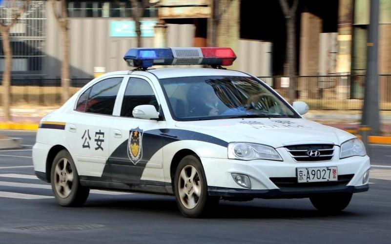 中国警车是什么颜色的呢