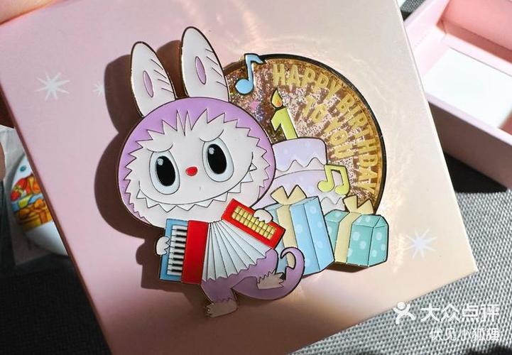 泡泡玛特徽章扣怎么拆下来