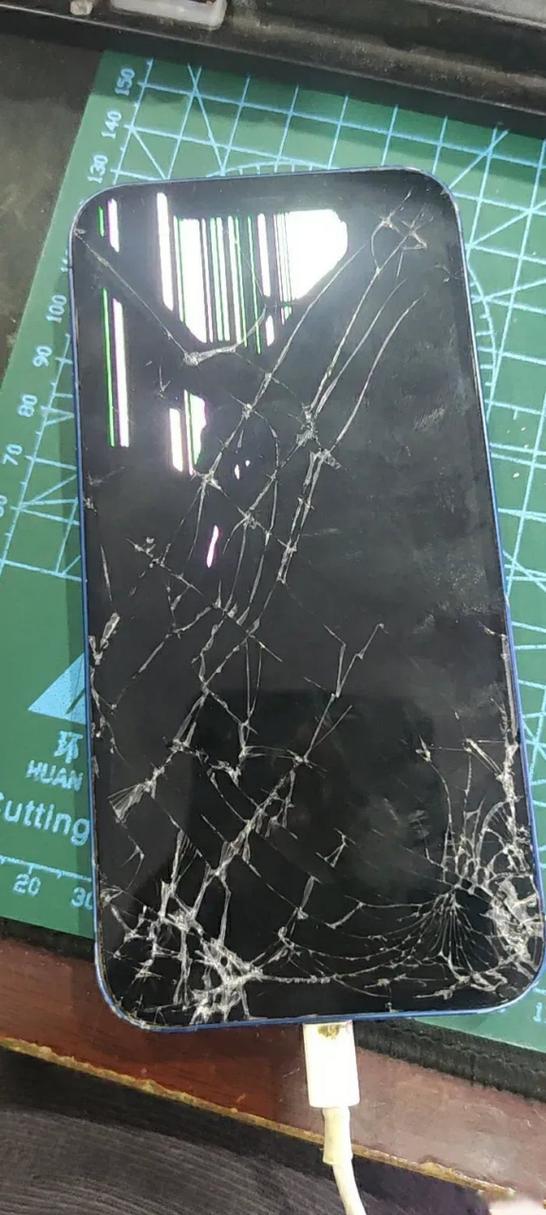 吵架手机摔了还能修吗
