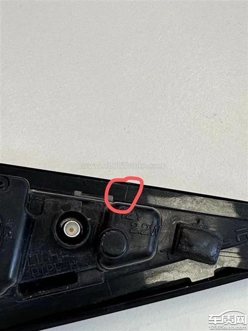 特斯拉侧摄像头进水
