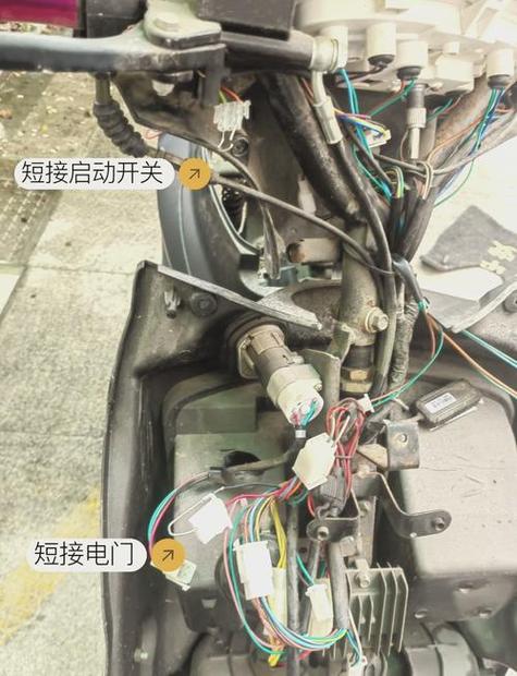 摩托车电源总开关在哪