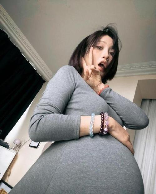 怀孕超级大肚子