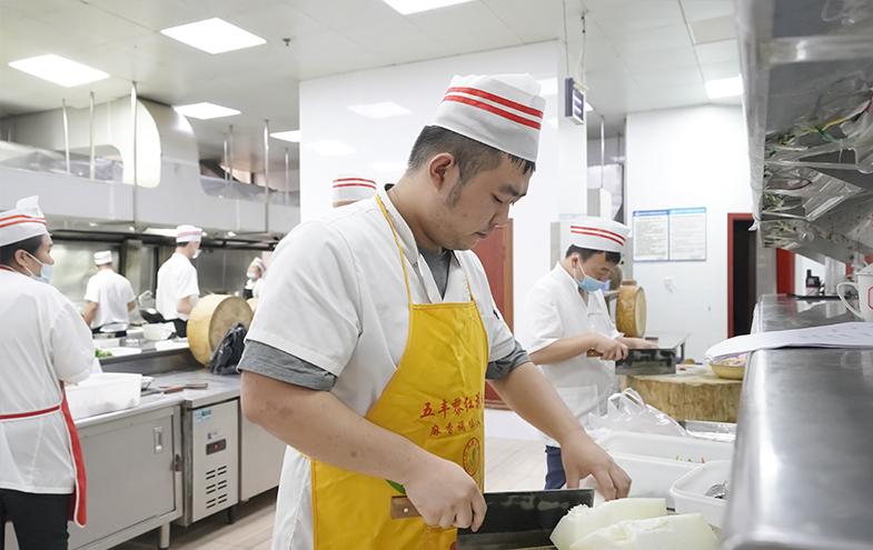 学烹饪的专科学校