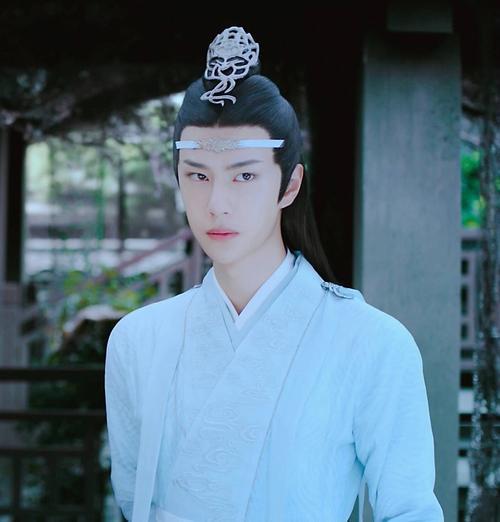 蓝二公子端庄雅正