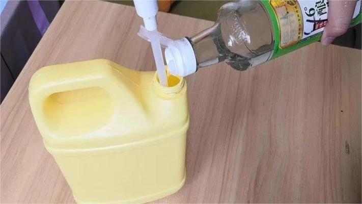 洗洁精里面加水还能用吗