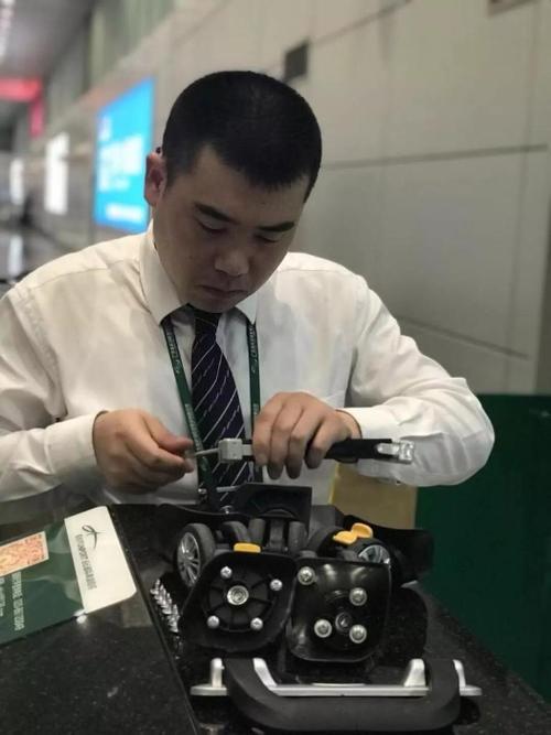 行李箱维修电话