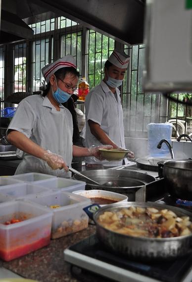 食堂感动故事案例