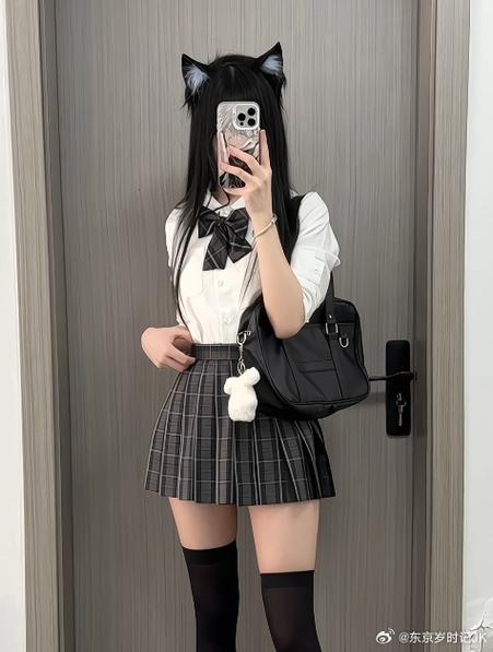 孝昌芊芊黑白服定制