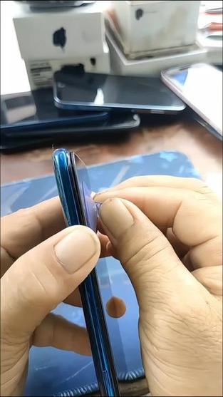 手机后盖除胶方法
