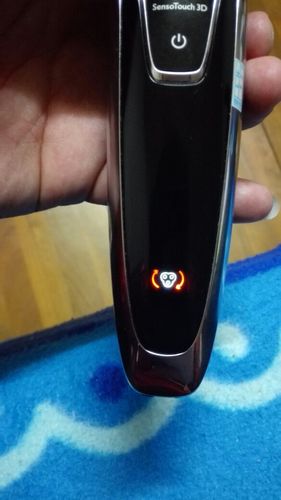 飞利浦剃须刀小灯亮了