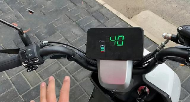 电动车一加速就掉两格电