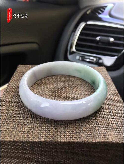 翡翠手镯截图2