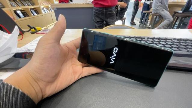 vivo强制重启后又关机了